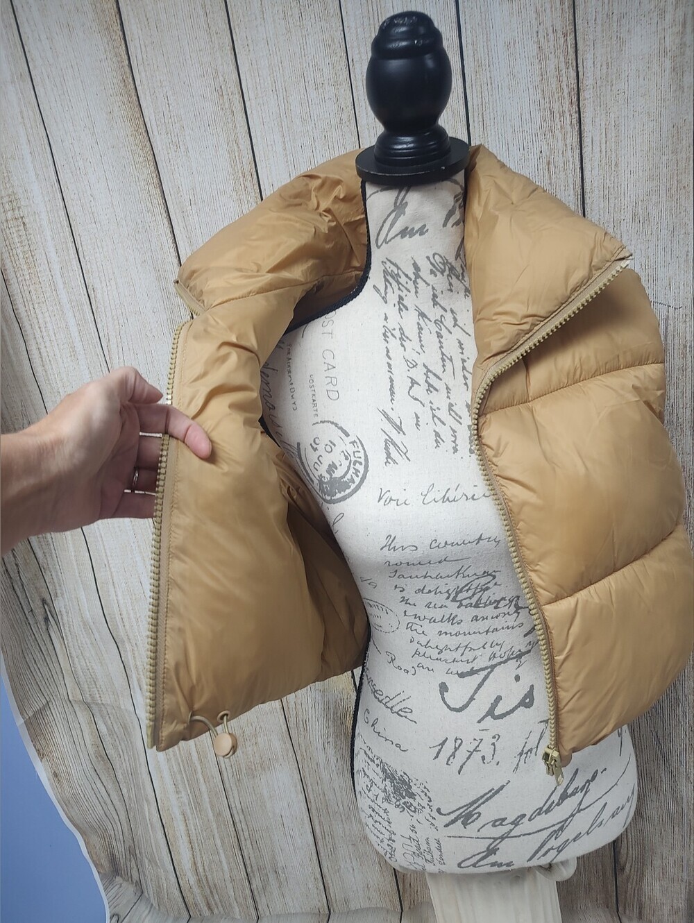 Fuinloth Medium Puffer Vest Tan - Picture 4 of 8